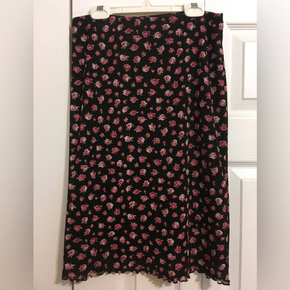 A Byer skirt size S black with pink flowers